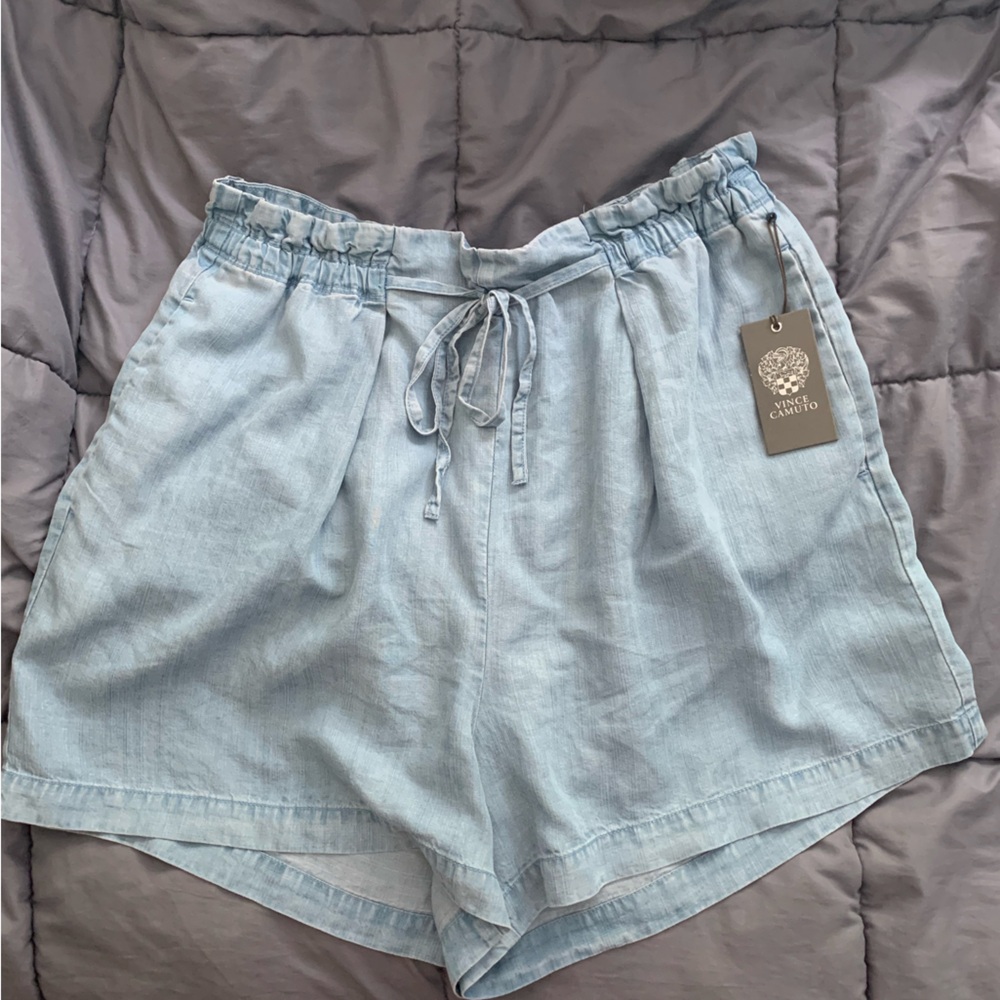 Ladies XL Vince Camino, Mystic Blooms Light Denim Shorts. New with tags